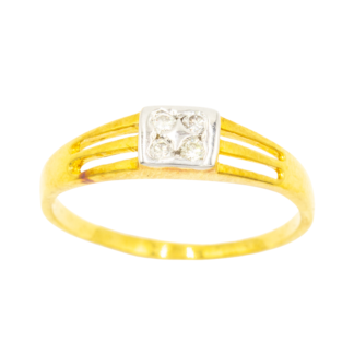 แหวนเพชร หน้าสี่เหลี่ยม ก้านสามขีด