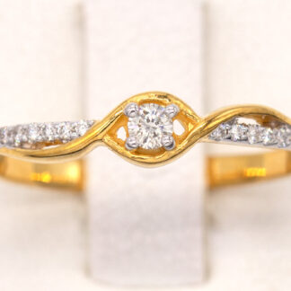 แหวนเม็ดกลาง เพชรแถวบ่าข้าง