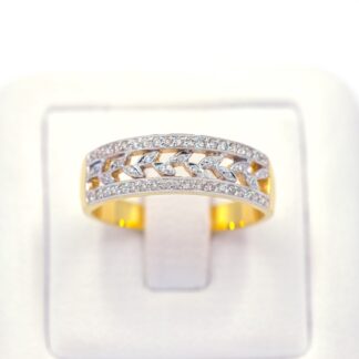 แหวนแถวขนาดล่างบนขั้นกลางด้วยใบมะกอก ความหมายดีๆ