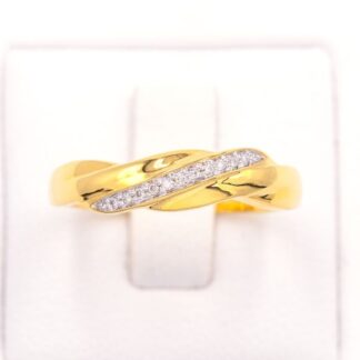 แหวนแถวเฉียง ใส่ติดนิ้วได้ตลอด