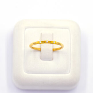 แหวนสไตร์มินิมอล เพชร 3 เม็ด