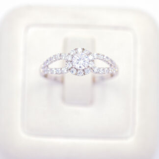 แหวนเงินเม็ดเดี่ยวล้อม บ่าโค้ง เงินแท้92.5% เพชร CZ LKM722