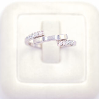 แหวนเงินแถวเฉียง 3 แถวสลับเพชร เงินแท้92.5% เพชร CZ LKM785