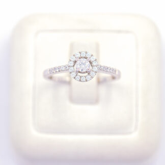 แหวนเงินเม็ดเดี่ยวล้อมบ่าข้าง เงินแท้92.5% เพชร CZ LKM581