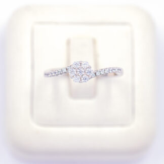 แหวนเงิน ดอกไม้ บ่าเพชร ก้านบิด ข้างหัวใจ เงินแท้92.5% เพชร CZ LKM795