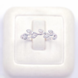 แหวนเงินใบมะกอกเลื้อย เงินแท้92.5% เพชร CZ LKM663