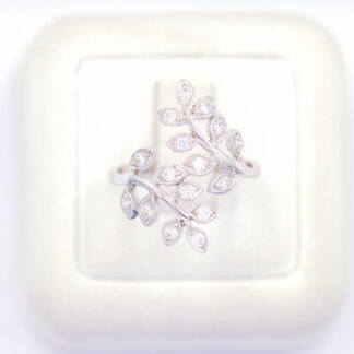 แหวนเงินใบมะกอกเลื้อย เงินแท้92.5% เพชร CZ LKM545