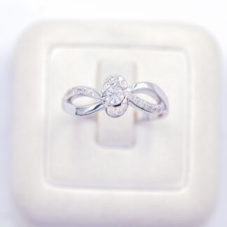 แหวนเงินเม็ดเดี่ยวล้อมเพชร เงินแท้92.5% เพชร CZ LKM667