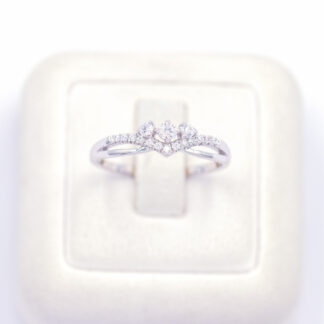 แหวนเงินปีกนกเพชร 3 เม็ดบน สามเม็ด เงินแท้92.5% เพชร CZ LKM739