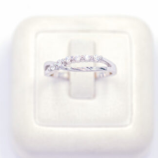 แหวนเงินไขว้กันเป็นกากบาท เพชร 1 แถว เงินแท้92.5% เพชร CZ LKM756