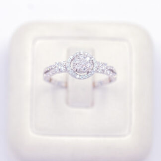 แหวนเงินก้านคู่ฝังเพชร กลางล้อมสองรอบ เงินแท้92.5% เพชร CZ LKM559