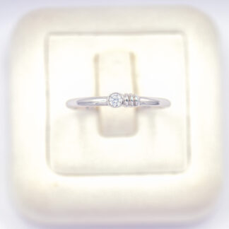 แหวนเงินเม็ดเดี่ยว ข้างสามขีด เงินแท้92.5% เพชร CZ LKM744