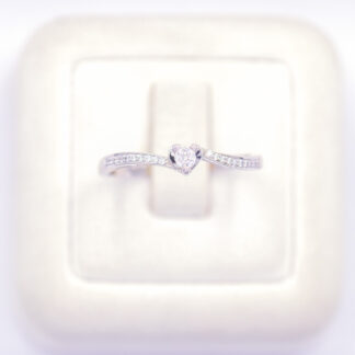 แหวนเงินหัวใจบ่าเพชรก้านบิดกลาง 5 ตัง เงินแท้92.5% เพชร CZ LKM825