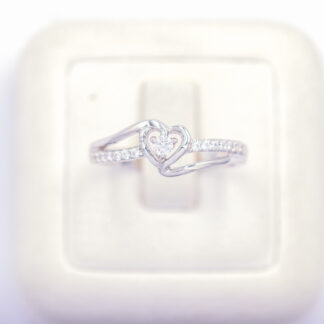 แหวนเงินมีเม็ดกลางหัวใจ เงินแท้92.5% เพชร CZ LKM728