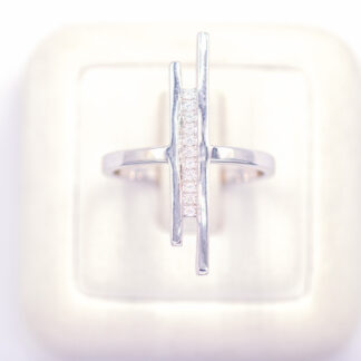 แหวนแถวเก๋ๆ เงินแท้92.5% เพชร CZ LKBZ123